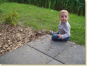 20050802-06 Vakantie-spelen in het tuintje 1